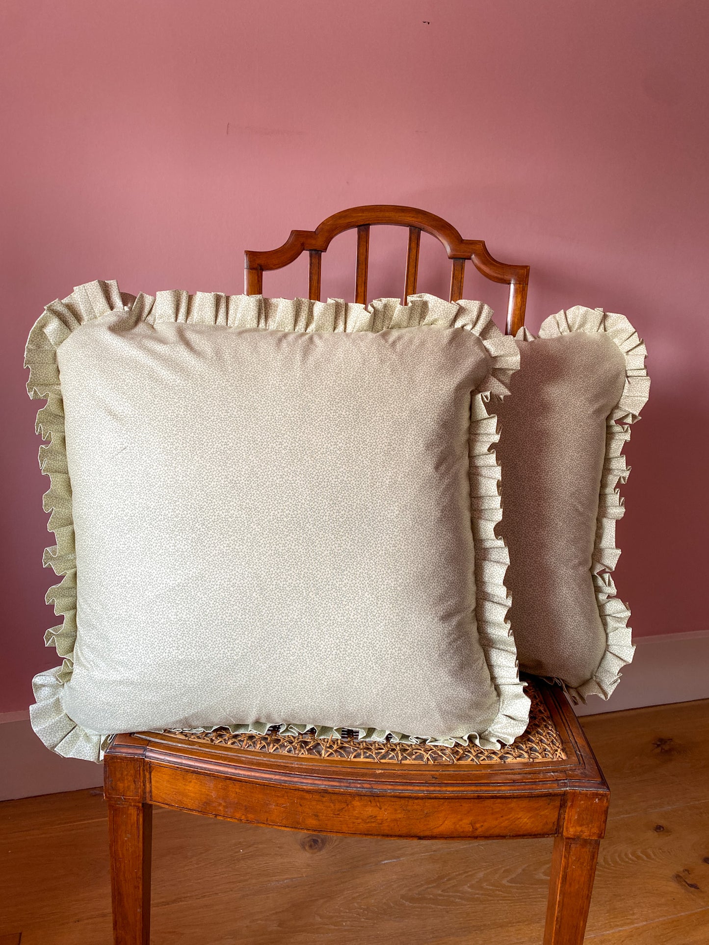 Green coral Cushion
